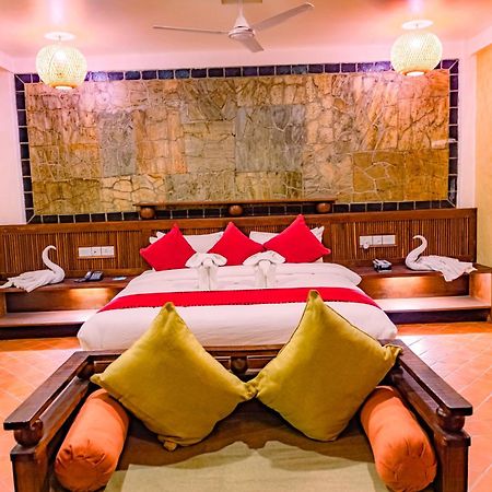 Green Park Chitwan Саураха Экстерьер фото